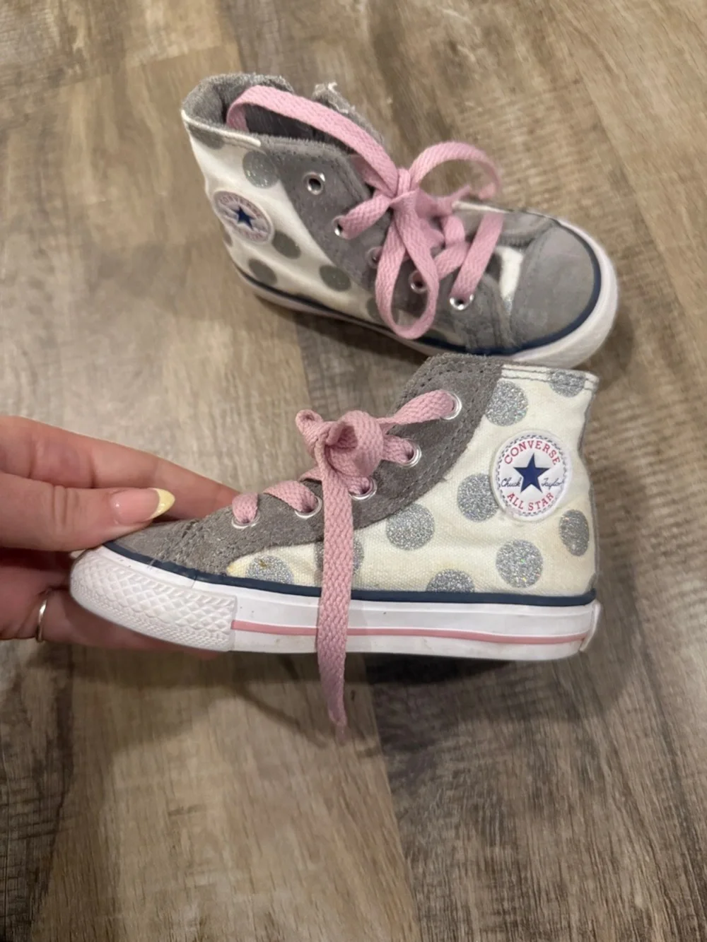 Kids' Gray Polka Dot High-Top Sneakers with Pink Laces converse Allstar size 6